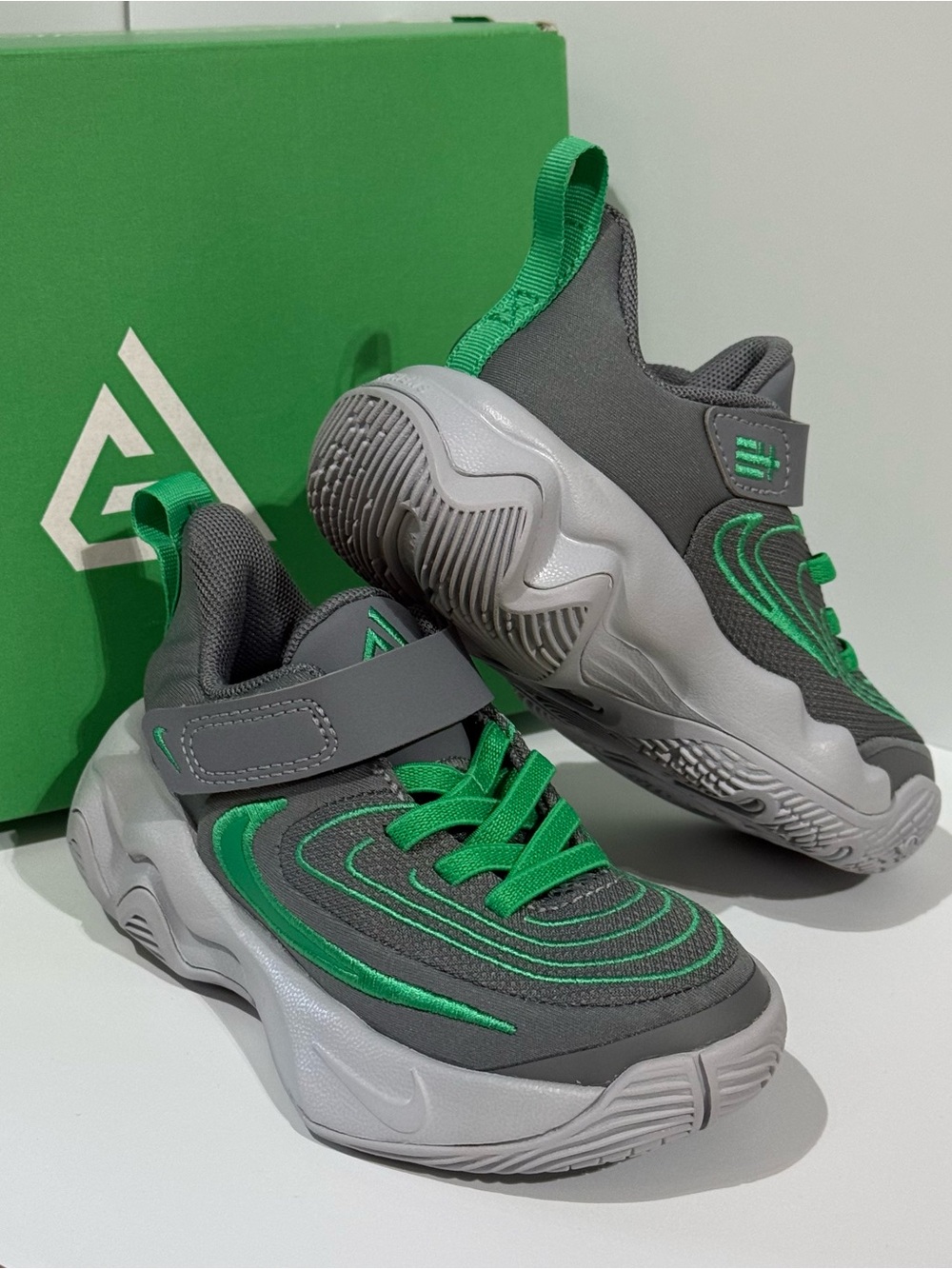 Nike toddlers Giannis Immortality 4 PS Shoes, Size 8C, Smoke Grey Stadium Green